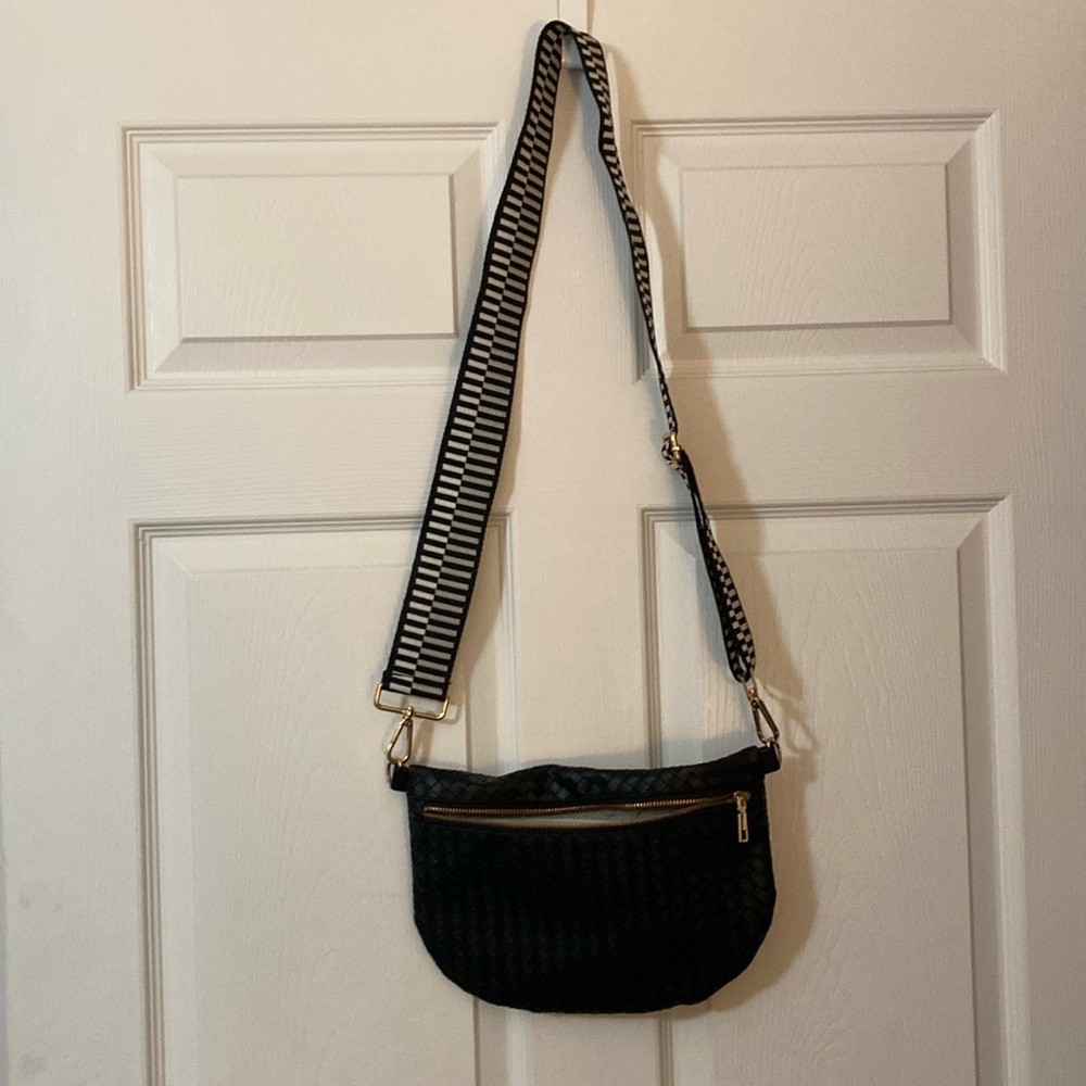 Classic 🖤 Black Crossbody Bag